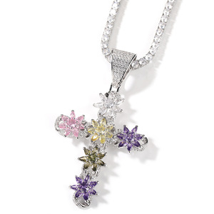 Collar con Colgante de Cruz de Circonita Cúbica con Diseño de Flor, Chapado en Rodio, Estilo Hip Hop, Colorido, con Diamantes de Imitación - Product Image 3