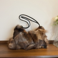 Sac à bandoulière vintage en fausse fourrure de renard pour l'automne et l'hiver, sac sous le bras en fourrure patchwork, sac à main zippé grande capacité, sac de mode pour femme