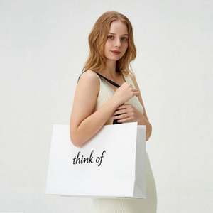 Sac à main en papier de luxe écologique de haute qualité, personnalisé avec logo imprimé, pour emballages de vêtements de mariage - Product Image 3