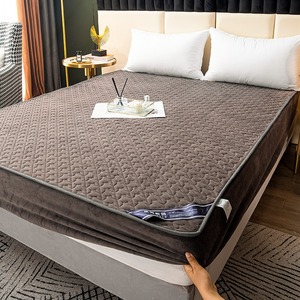 Ropa de cama Milk Fleece Bed Mat 150x200 + 30cm Terciopelo de punto suave Funda protectora antideslizante 200TC Protector de colchón para todas las estaciones - Product Image 2