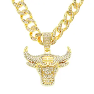 Collier de bijoux de mode Hip Hop cool avec pendentif tête de taureau clouté de diamants 3D et chaîne cubaine pour hommes