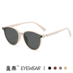Lunettes de soleil pour femmes, monture rétro de petite taille, UV400, en plastique et métal gris, classe 2, style streetwear - Product Image 4
