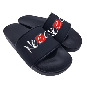 Claquettes d'extérieur confortables en PU, design personnalisé avec logo, pour hommes - Product Image 1