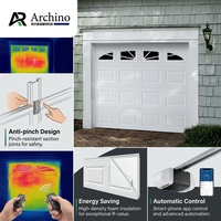 Puerta de Garaje Seccional Aislada con Paneles Elevados, Blanca, Automática, con Ventanas Arqueadas