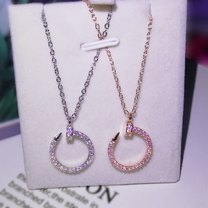 Collier de luxe avec pendentif cercle motif ongles, entièrement pavé de zircone cubique, pour femme, bijoux de mode, vente en gros - Product Image 2