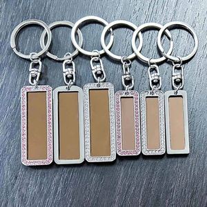 Porte-clés de voiture en métal en gros avec logos gravés au laser personnalisables. Porte-clés de plaque d'immatriculation les plus vendus. - Product Image 4