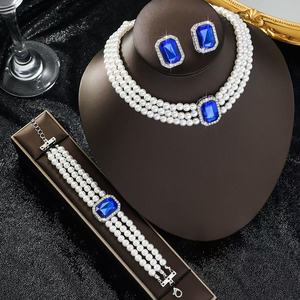 Collana di perle finte multistrato di ispirazione francese di lusso orecchini Set di zaffiro gemma accentuata dichiarazione di moda femminile - Product Image 2