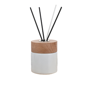 Bouteilles de diffuseur de roseau d'arôme en verre rond givré clair de luxe de 100ml 150ml pour désodorisants avec bâtons couvercle en bois de bambou personnalisé - Product Image 2