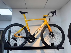 Espositore da Parete per Biciclette in Acciaio Rinforzato, Design Impermeabile, Personalizzabile, per Negozi al Dettaglio e Uso Interno - Product Image 6