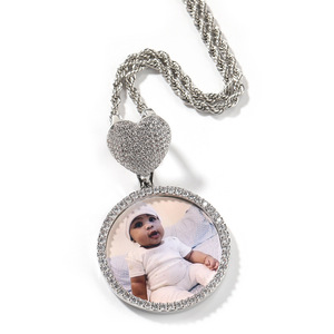 <span class=keywords><strong>Collier</strong></span> <span class=keywords><strong>avec</strong></span> pendentif photo rond personnalisé de 35 mm, style hip-hop, gravé <span class=keywords><strong>avec</strong></span> un nom, <span class=keywords><strong>avec</strong></span> fermoir en forme de cœur, chaîne de souvenir, bijoux - Product Image 4