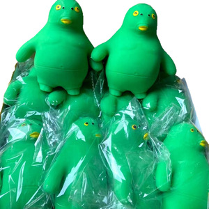 Juguete antiestrés de pez verde con cabeza divertida, gadget de descompresión, mismo estilo que el de gestión de la ira, venta al por mayor - Product Image 1