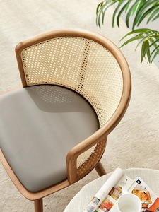 Chaise de salle à manger simple et moderne <span class=keywords><strong>en</strong></span> <span class=keywords><strong>bois</strong></span> massif tressé <span class=keywords><strong>en</strong></span> rotin japonais, dossier <span class=keywords><strong>en</strong></span> <span class=keywords><strong>bois</strong></span> de frêne, pour adultes, style décontracté, petite taille, pour la maison - Product Image 5