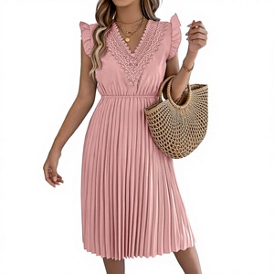 Vestido Casual Europeo Americano de Primavera Verano 2026 con Encaje, Cuello en V, Volantes, Cintura Alta, Plisado, Antiestático, de Poliéster y Spandex, Color Sólido - Product Image 1