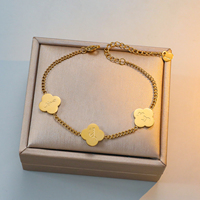 Bracelet en acier inoxydable avec breloque fleur pour femme, plaqué or, trèfle porte-bonheur, bijou de mode, cadeau pour usage quotidien