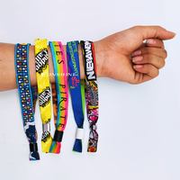 Bracelet en tissu tissé personnalisé pour événement de festival Bracelets à verrouillage coulissant unidirectionnel avec logo personnalisé