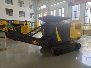 Mini concasseur à mâchoires mobile avec moteur, capacité maximale de 40 t/h, utilisation dans l'exploitation minière et la construction, petit équipement de concassage de pierres - Product Image 5
