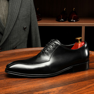 Chaussures Homme Rétro Décontractées en Cuir Véritable DSYX, Respirantes et Légères, en Cuir de Vachette Sculpté, Style Commercial Vintage, Vente en Gros - Product Image 1