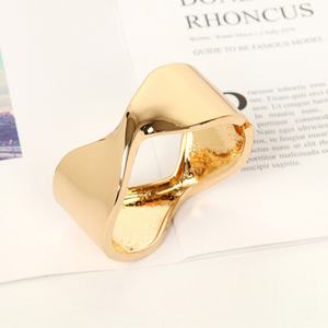 2024 High Quality Wholesale Custom Fashion Stainless Steel <b>Gold</b> Plated Bangle for Women - Product Image 4