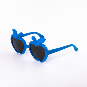 Gafas de Sol Infantiles Zhite con Diseño de Manzana, Montura de Dibujos Animados, Lentes de Resina, 100% Protección UV, Unisex, Empaquetado en Bolsa OPP - Product Image 2