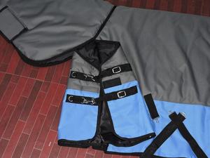 Manta de Invierno para Caballo 100% Impermeable y Transpirable, Ripstop, 1200D, Peso Medio, Dos Correas Abdominales, Personalizable - Product Image 4