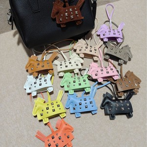 Porte-clés Cheval de Guerre en Gros, Cadeaux de Luxe en Cuir PU, Breloques pour Sac, Porte-clés de Voiture, Rivet, Style Punk, Porte-clés Cheval de Guerre - Product Image 1
