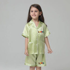 Vente en gros <span class=keywords><strong>de</strong></span> <span class=keywords><strong>chemise</strong></span> <span class=keywords><strong>de</strong></span> <span class=keywords><strong>nuit</strong></span> en soie avec logo personnalisé Vêtements <span class=keywords><strong>de</strong></span> <span class=keywords><strong>nuit</strong></span> à manches courtes pour petites filles Ensemble <span class=keywords><strong>de</strong></span> pyjamas en satin pour enfants - Product Image 2