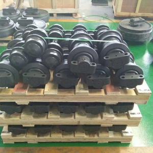 Rullo di scorrimento a doppia flangia 208-30-00570 per escavatore PC500-10MO, classe 30 tonnellate, corpo forgiato in 35CrMo, binario temprato a induzione - Product Image 3