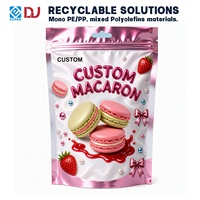 Op maat gemaakte macaron stand-up pouch met glanzende metallic roze afwerking, drukknoprits en ophanggat voor display.