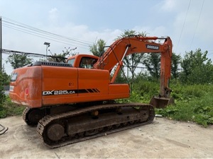 รถขุดขนาดเล็กไฮดรอลิกยี่ห้อใหม่จากญี่ปุ่น พร้อมเครื่องปรับอากาศ เครื่องยนต์ดีเซล เกียร์บ็อกซ์ และลูกปืน - รถตีนตะขาบ 12 ตัน - Product Image 3