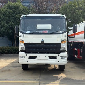 Camion-citerne HOWO 4x2 8000L pour le transport de carburant, de diesel inflammable et de marchandises dangereuses - Product Image 4
