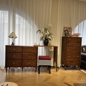 Commode haute à 5 tiroirs en chêne massif de style mi-siècle, grand meuble de rangement pour chambre à coucher, meuble de chevet - Product Image 1