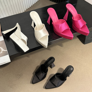 Nouvelles sandales antidérapantes à talons ultra-hauts et épais pour femmes, collection été-automne 2025, style européen et américain, idéales pour les soirées. - Product Image 4