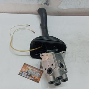 Bagger teile PC200-5 PC200-6 PC200-7 PC200-8 PC220 PC240 PC300 PC100 Hydraulisches Pilot ventil 702-16-0165 Joystick-Steuer hebel - Product Image 4