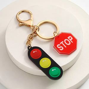 Llaveros de Silicona con Forma de Semáforo, Venta al por Mayor, Ligeros y Personalizables para Regalos Publicitarios Empresariales - Product Image 5