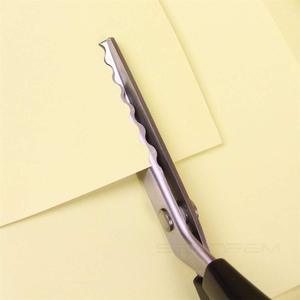 Ciseaux de tailleur DIY en acier inoxydable 2cr13 à dents triangulaires partiellement dentelées avec manche en alliage de zinc pour la coupe de tissus en dentelle - Product Image 2
