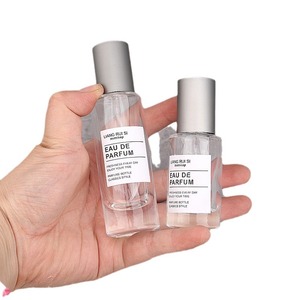 Botella de Perfume Liang Rui Si Eau De Parfum de 20 ml, Botella de Vidrio Transparente con Pulverizador y Tapa Plateada, Envase de Perfume de Estilo Clásico - Product Image 5