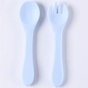Cuchara y Tenedor Largos de Silicona Suave para Bebés y Niños, para Alimentación y Suministro de Agua - Product Image 3