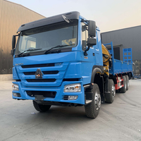 Camion grue télescopique Sinotruk HOWO 8x4 avec moteur Weichai, capacité de 25 tonnes, avec boîte de vitesses et pompe