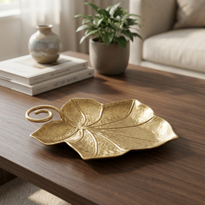 Assiette décorative en forme de feuille dorée, en métal fait main, design moderne, plat de fête - Product Image 5