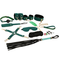 Kit de Contrainte et de Bondage 12 pièces en Cuir PU, Menottes Réglables, Collier, Bandeau pour les Yeux, Corde, Fouet, Pagaie à Plumes, Ensemble de Jeu de Rôle pour Couples Adultes