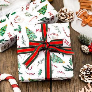 Rouleau de papier cadeau de Noël 17 po x 32,8 pi (46,5 pi²) avec motifs arbres, cannes en sucre et lettres joyeuses pour emballage de cadeaux de fêtes - Product Image 4