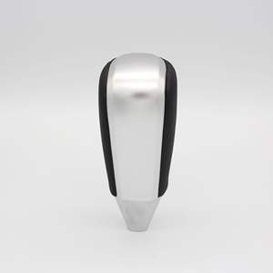 Pommeau de levier de vitesse Toyota en cuir argenté, base conique, ergonomique, compatible avec les transmissions automatiques - Product Image 3