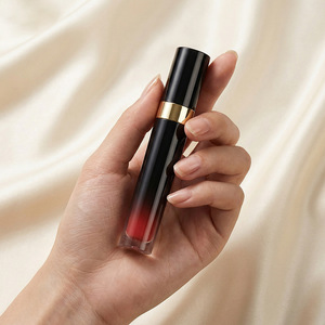 Gloss à lèvres hydratant personnalisable MLM, texture soyeuse, haute pigmentation, parfum vanille, gloss à lèvres non décolorant - Product Image 1