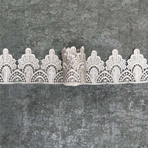 Cinta de Encaje Guipur de Poliéster Dorado de 65 mm de Alta Calidad, Ecológica, Bordado Soluble en Agua, para Bodas - Product Image 1