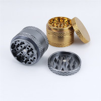 Briquets et accessoires pour fumeurs en aluminium