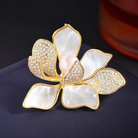 XILIANGFEIZI Nouvelle broche lotus haut de gamme incrustée de micro-zircons et de coquillages naturels, épingle élégante en perle d'eau douce, tendance