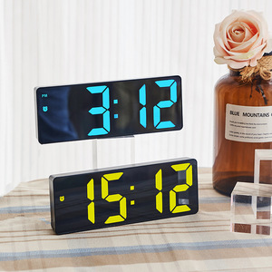Réveil numérique intelligent à LED, vente en gros directe d'usine, <span class=keywords><strong>pas</strong></span> <span class=keywords><strong>cher</strong></span>, avec grand écran, <span class=keywords><strong>horloge</strong></span> de bureau pour la décoration de la maison - Product Image 5