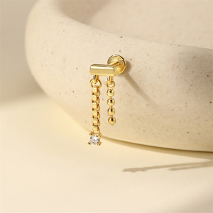 Pendientes Minimalistas de Plata de Ley S925 Chapados en Oro con Cristal Geométrico de Base Plana para Piercing de Cartílago/Hélice - Product Image 4