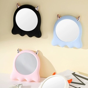 Zonyin <span class=keywords><strong>petit</strong></span> <span class=keywords><strong>diable</strong></span> forme miroir de <span class=keywords><strong>maquillage</strong></span> Portable 4 couleurs mignon bureau et salle de bain miroir de Table murale caractéristiques personnalisées - Product Image 2