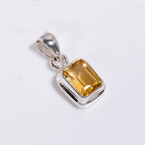 Natural <b>garnet</b> oval cut gemstone 925 sterling silver <b>pendant</b> handmade silver gemstone jewelry exporter fine silver jewelry - Product Image 2